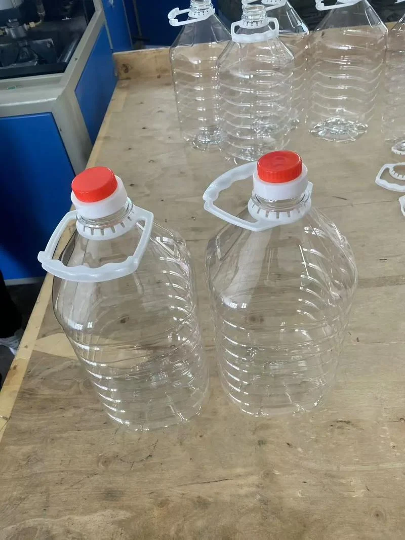 Carbonated soft drinks stretch blow molding application