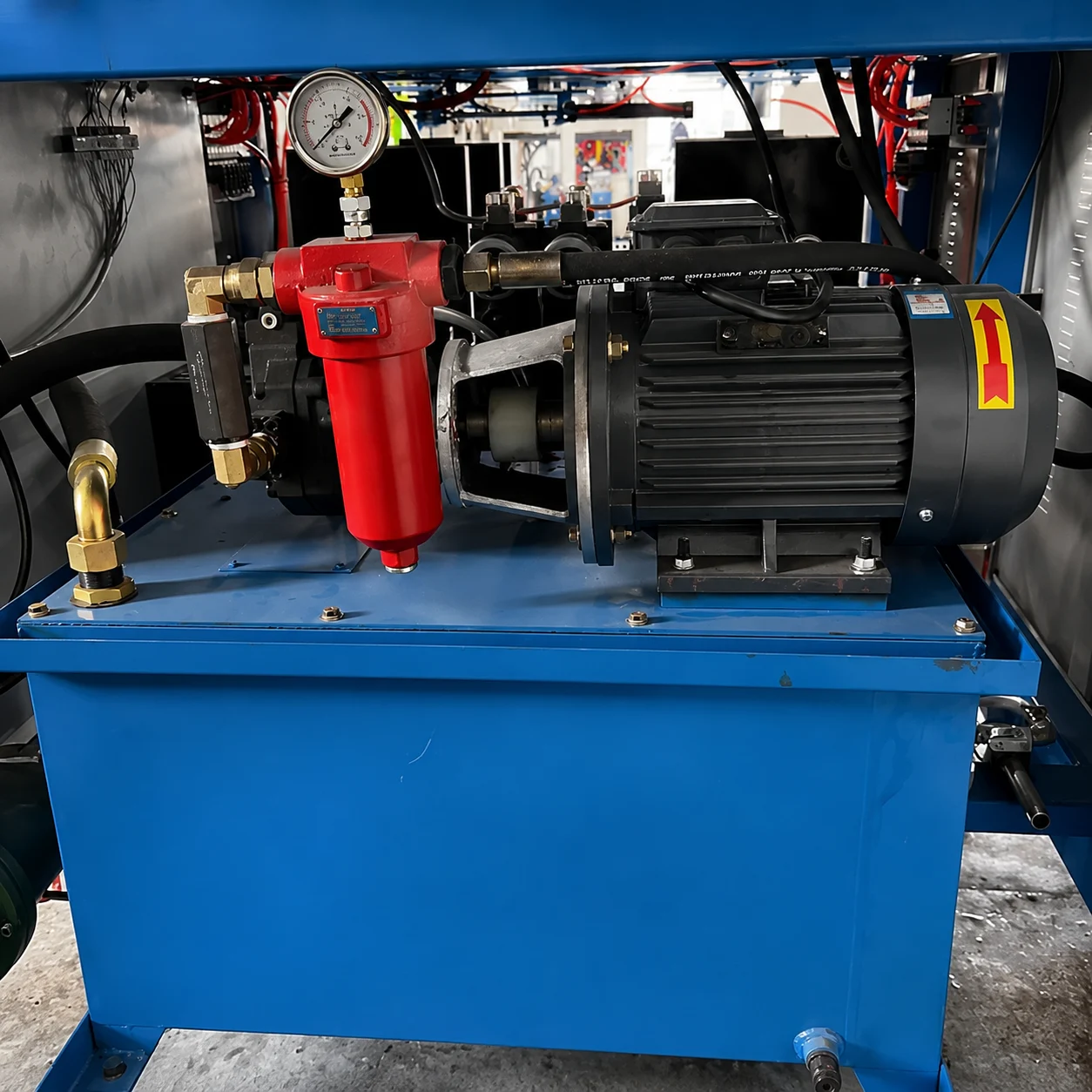 High-speed PET stretch blow molding machine in operation